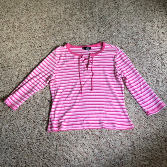 Tops - Picture 2 of 3